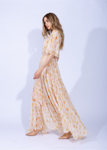 Женское длинное персиковое платье с цветочным узором