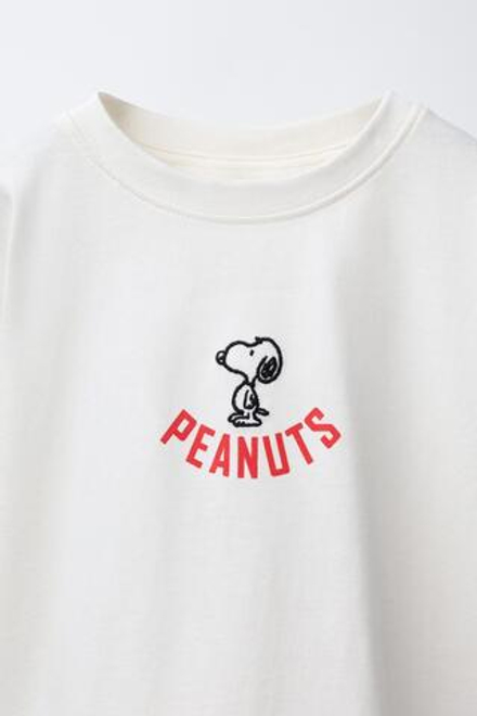 ZARA ФУТБОЛКА С ВЫШИВКОЙ SNOOPY PEANUTS™, ЭКРЮ