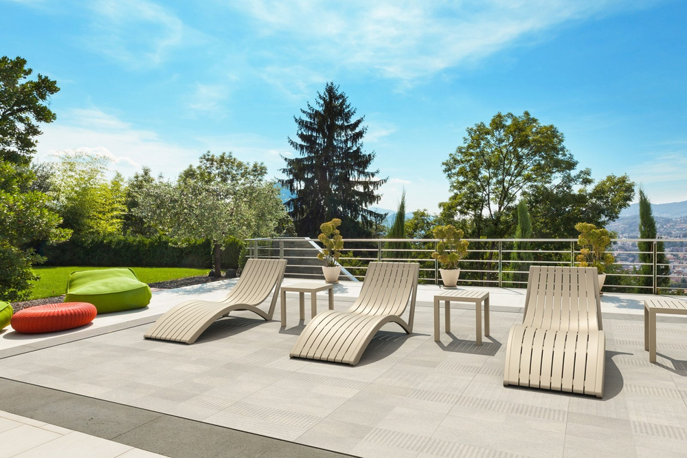 Шезлонг-лежак пластиковый, Siesta Contract Slim, бежевый