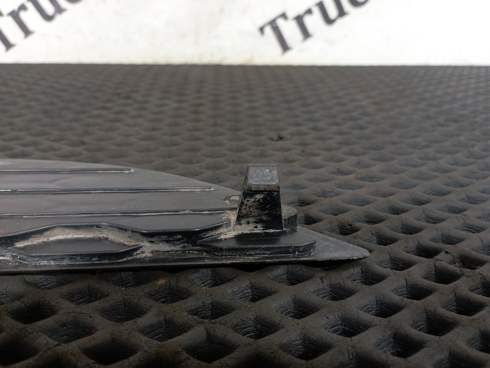 Накладка бампера правая