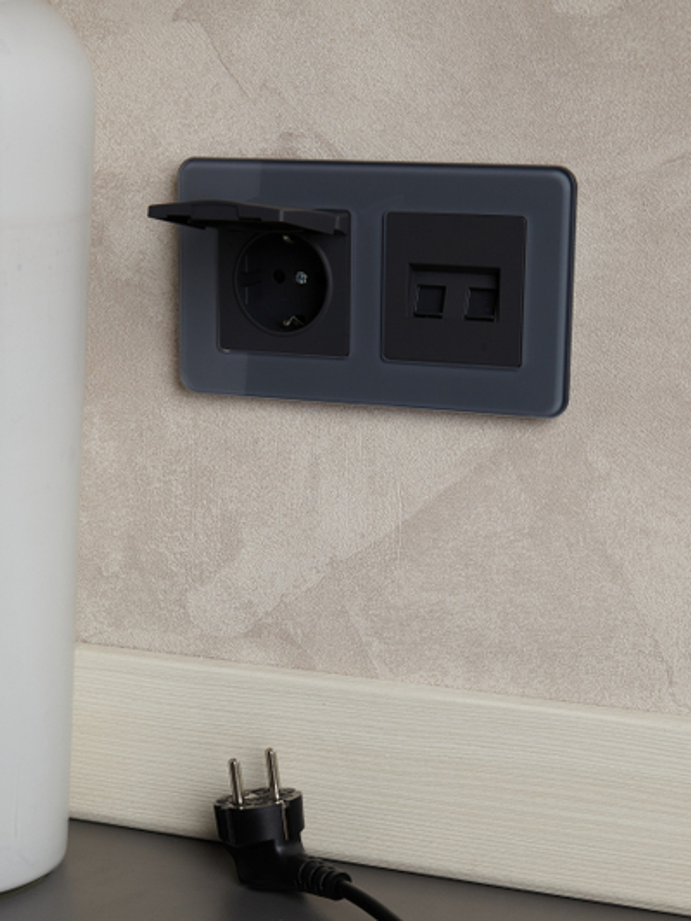 BRITE Розетка компьютерная двойная RJ45 кат.6 РК11-2-БрГ графит IEK