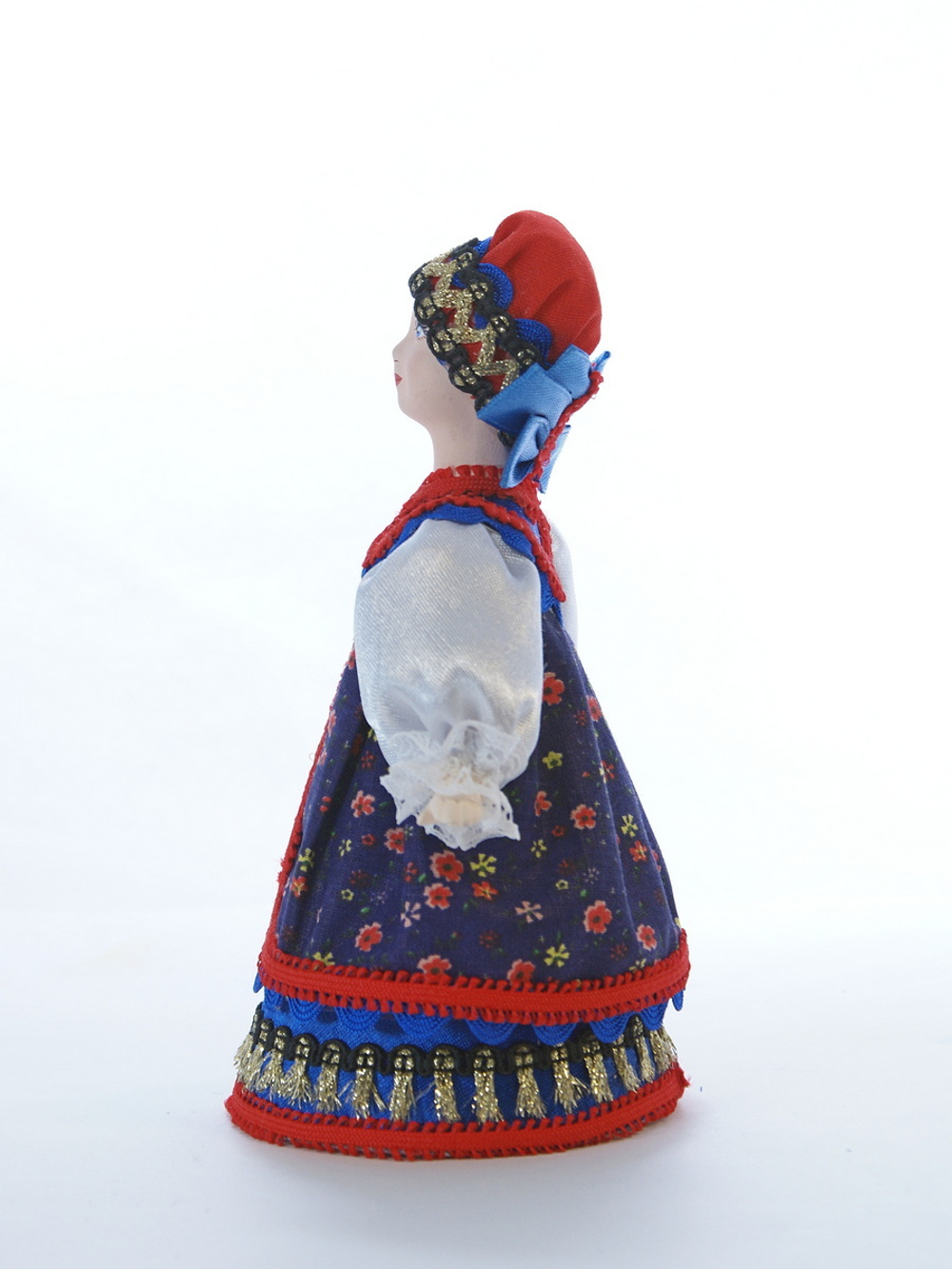 Кукла коллекционная женщина в русском костюме с тремя бантами