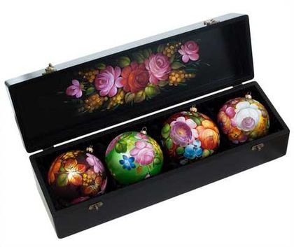 Set of 4 Christmas ball in a wooden box SET04D08112022035