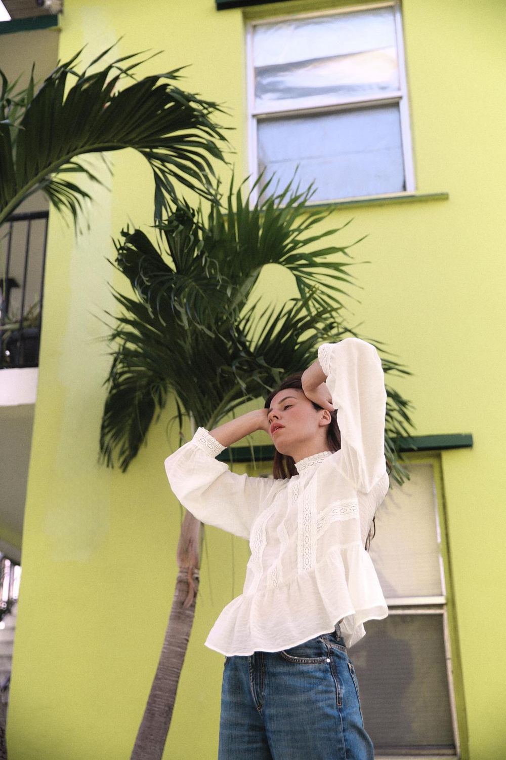 ZARA БЛУЗА С КРУЖЕВОМ В ТОН, ЖЕЛТОВАТО-БЕЛЫЙ