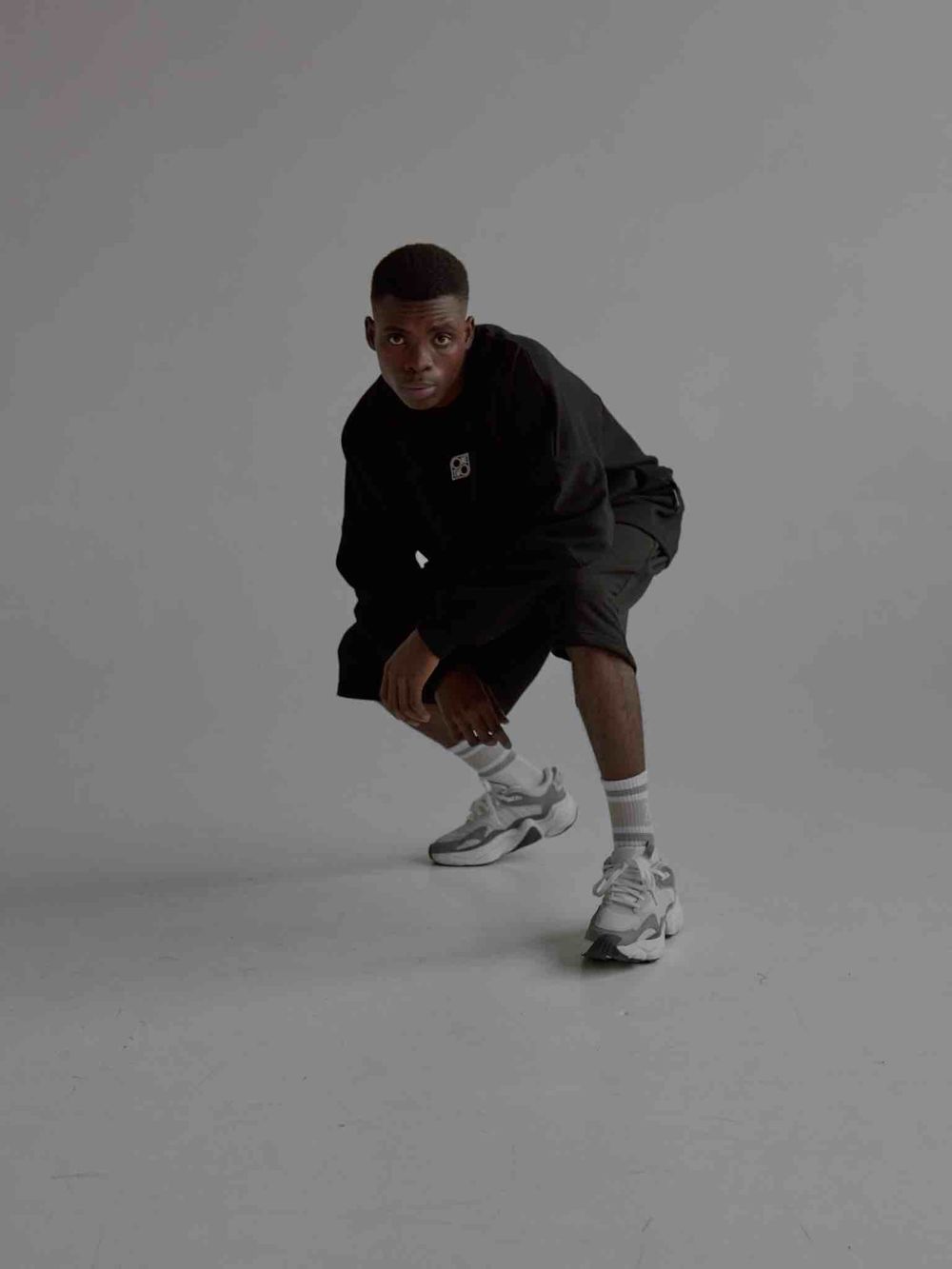 Толстовка One Two Raglan Sweatshirt Logo Black черная