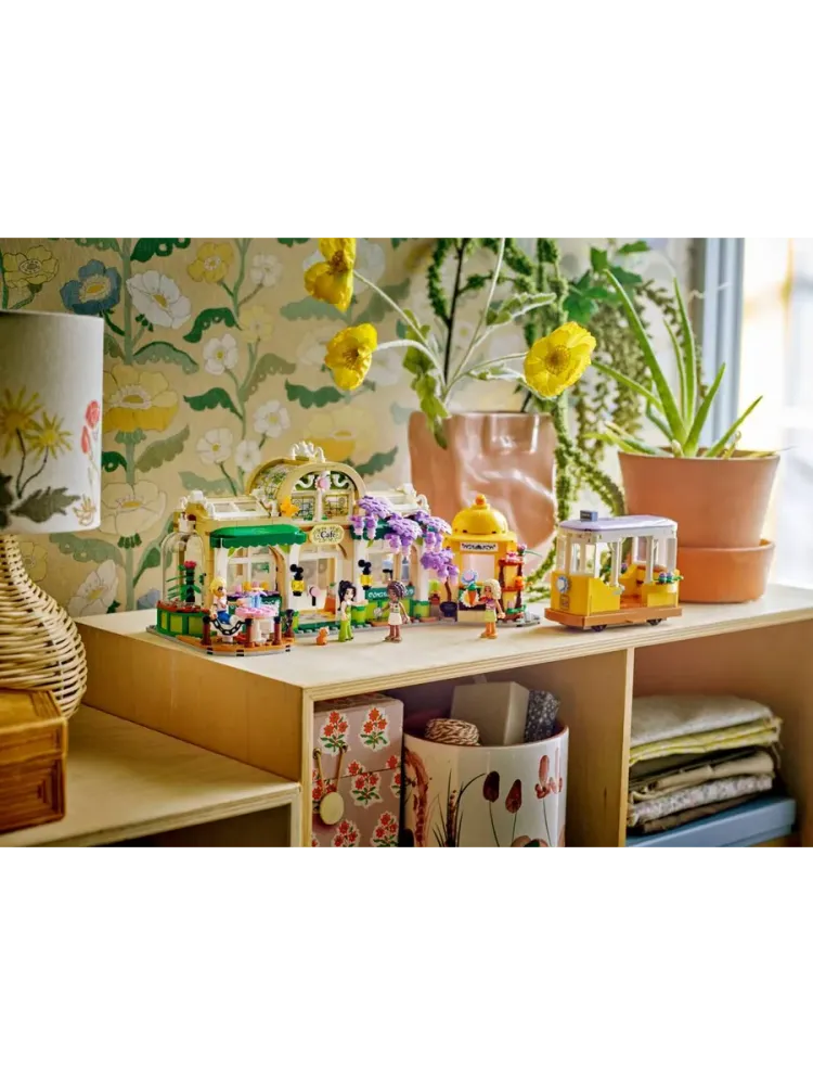 Конструктор Friends 42671 Зеленое кафе и магазин цветов