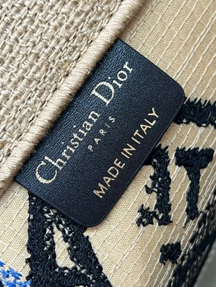 Сумка Dior Book Tote, модель среднего формата бежевый