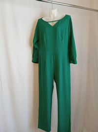Комбинезон женский зеленого цвета. Размер - 48 русский