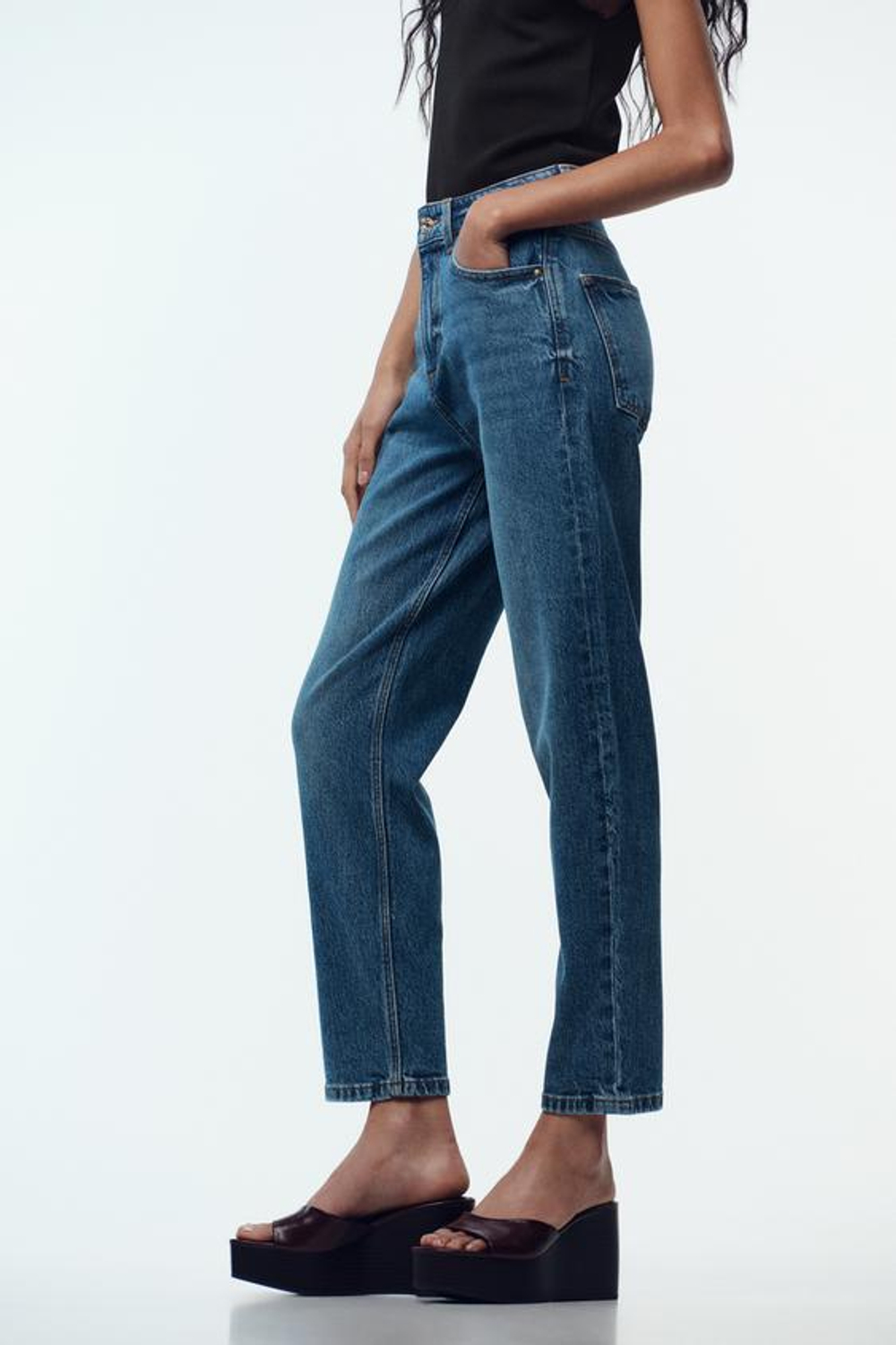 ZARA ДЖИНСЫ MOM FIT COMFORT Z.01 С ВЫСОКОЙ ПОСАДКОЙ, СИНИЙ