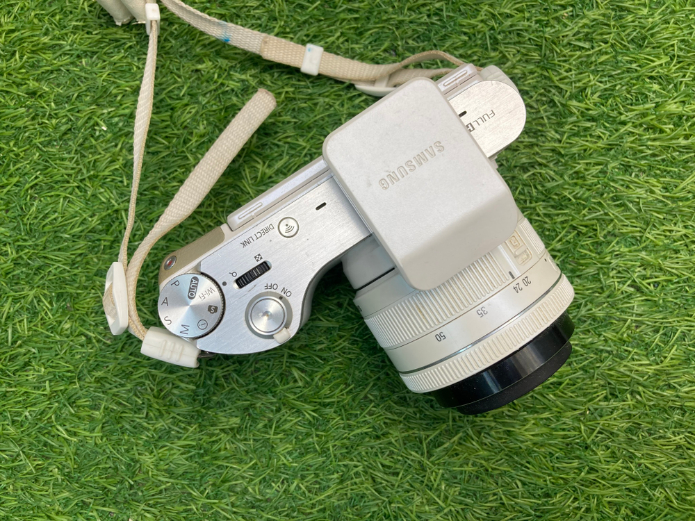 Samsung NX300 Kit 20-50mm II ED 3.5-5.6 i-Function