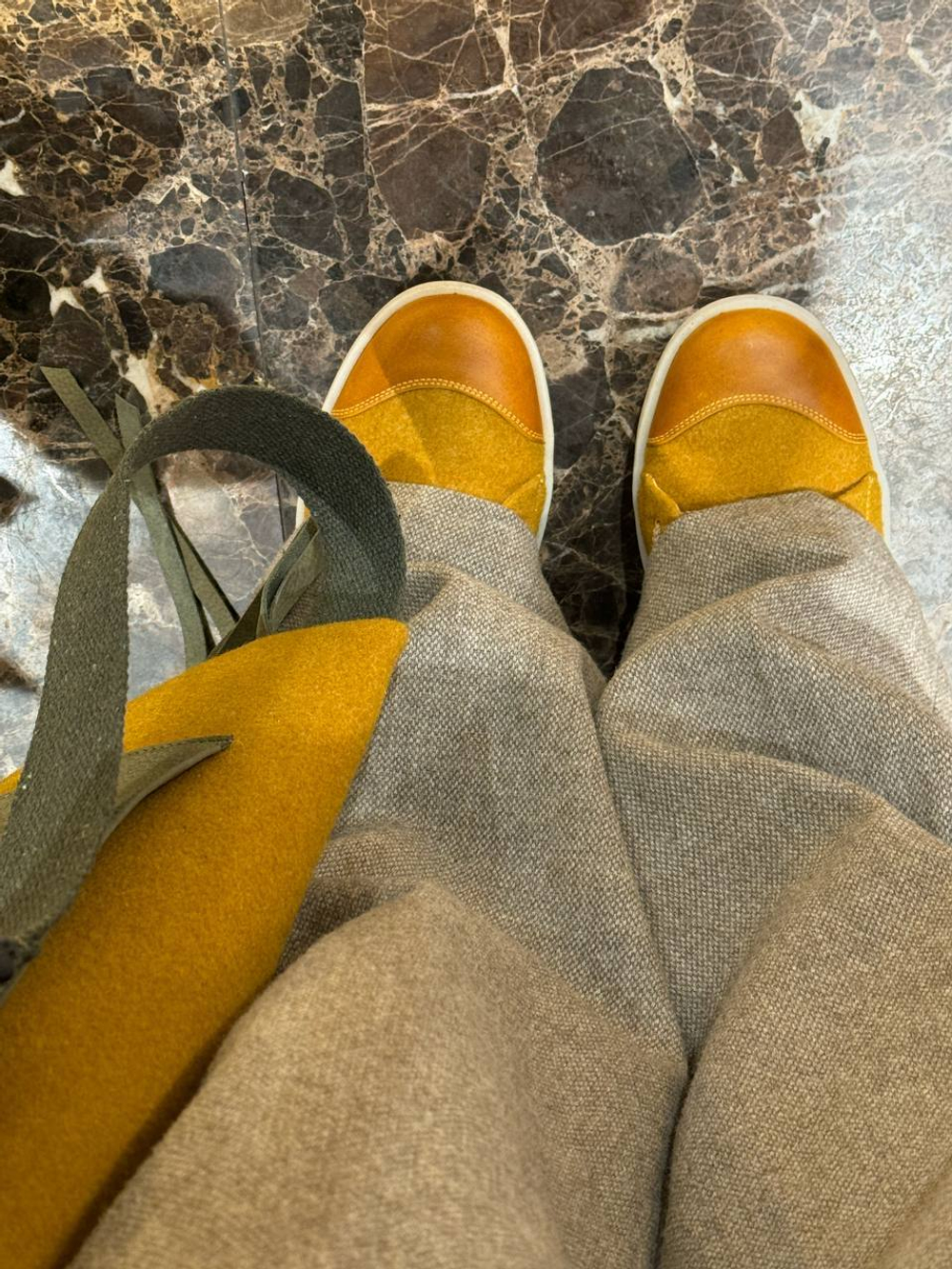 AIRSHOES mustard sherst nubuck