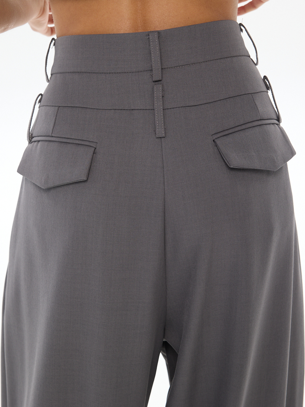 Брюки палаццо с двойным ремнем серые