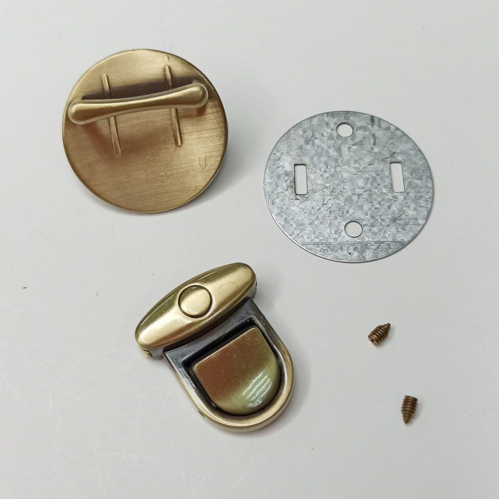 Замок вертушка на винтах 30*35 Антик