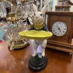 Кролик с чашей