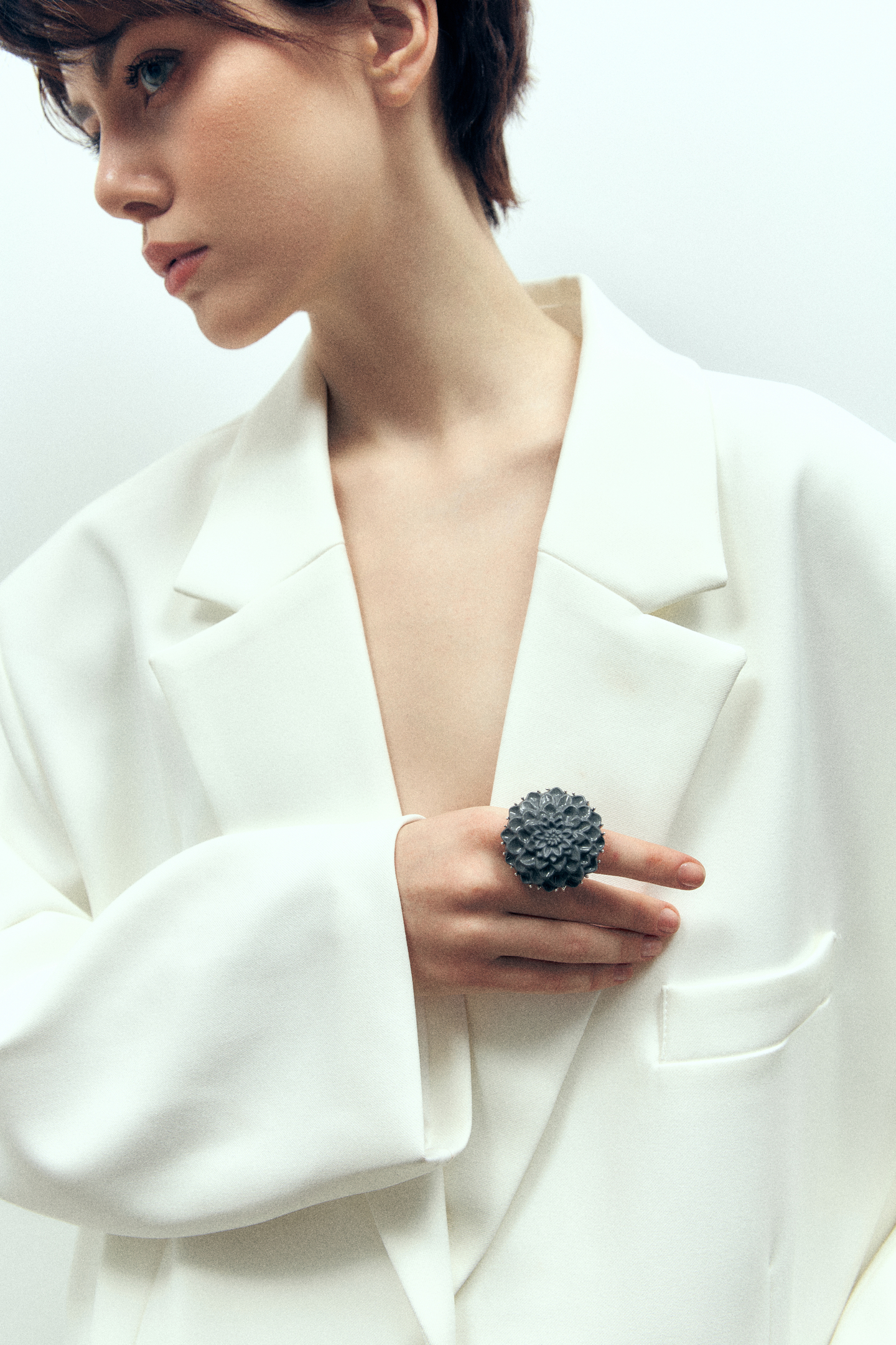 Кольцо Георгин XL, серый фарфор