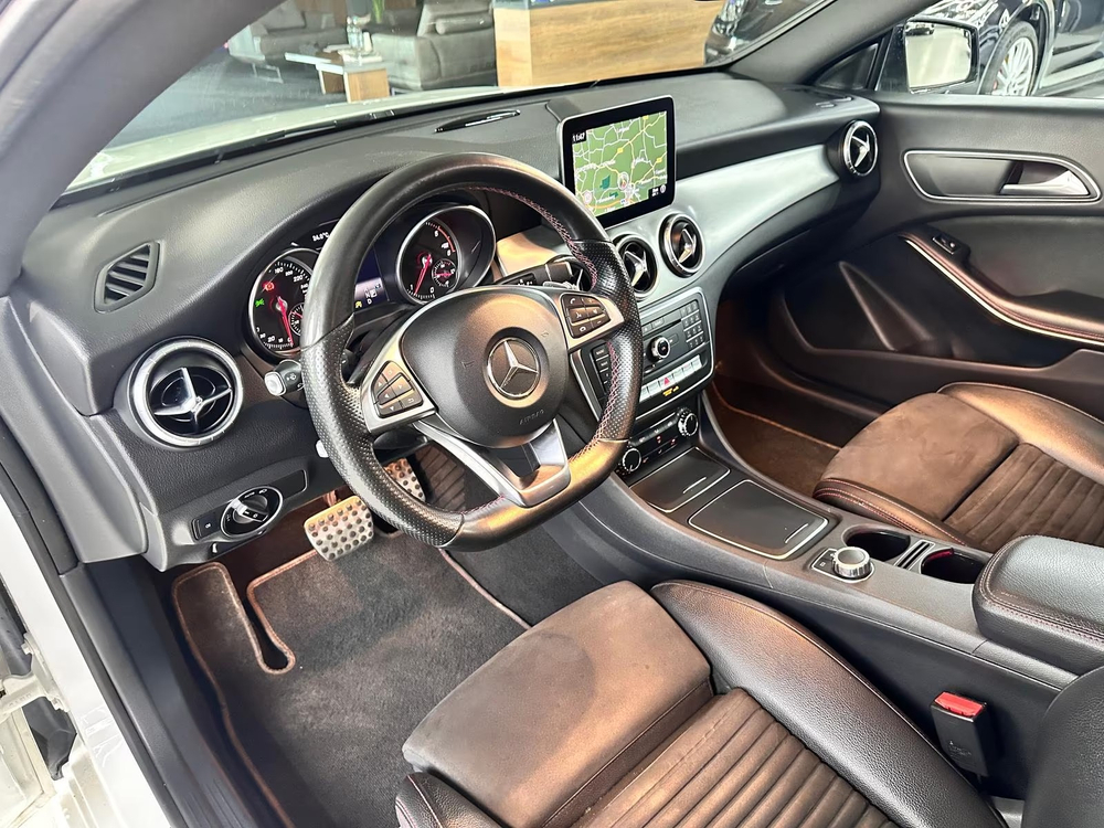 Mercedes-Benz CLA Shooting Brake AMG Line