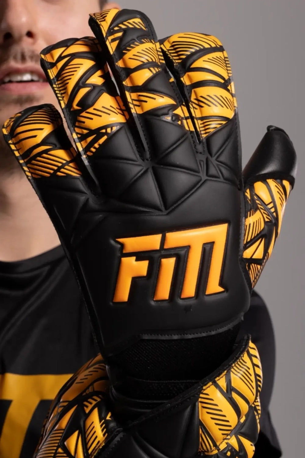 Вратарские перчатки Football Masters Invictus X Training