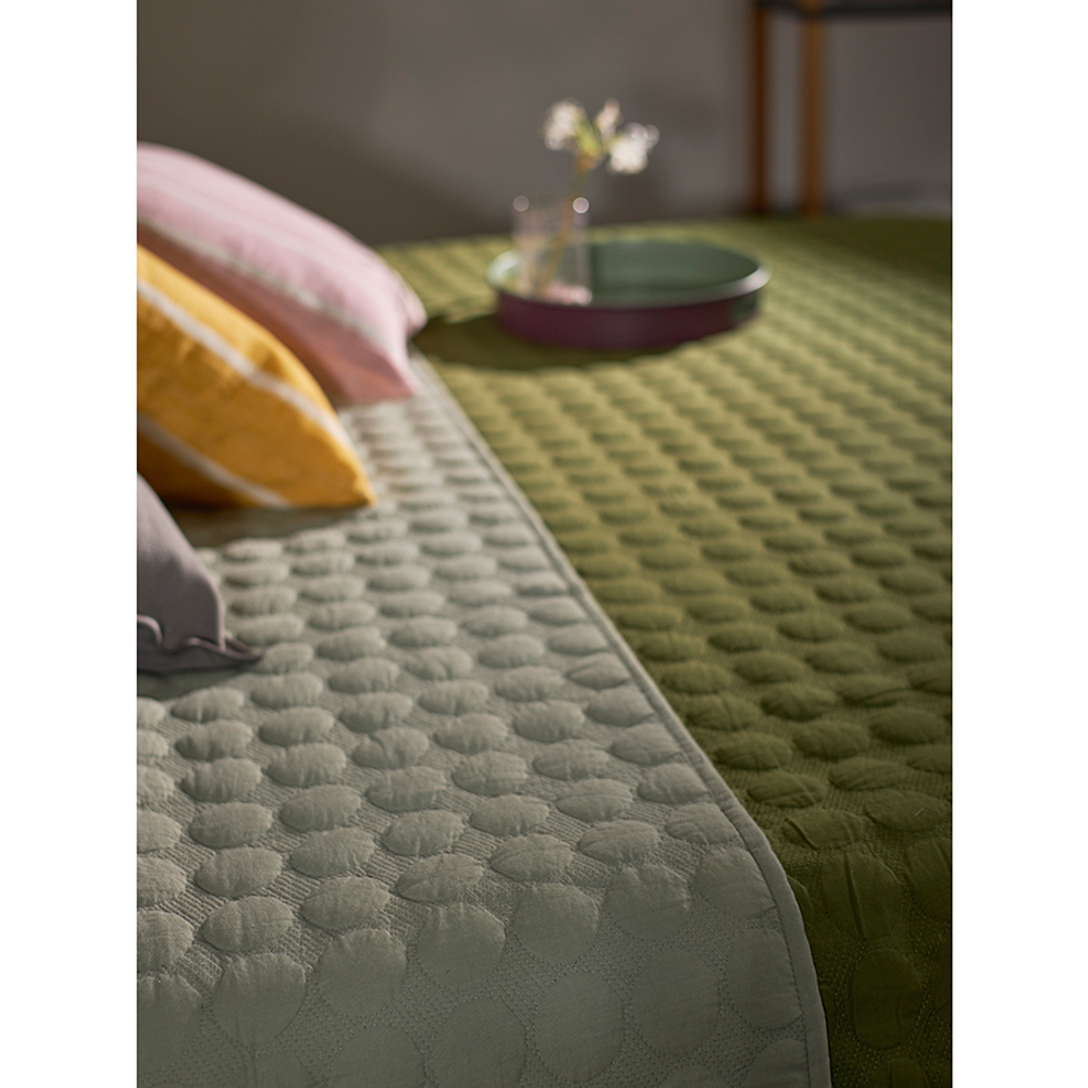Покрывало стеганое solid dots оливкового цвета из коллекции essential, 230х250 см