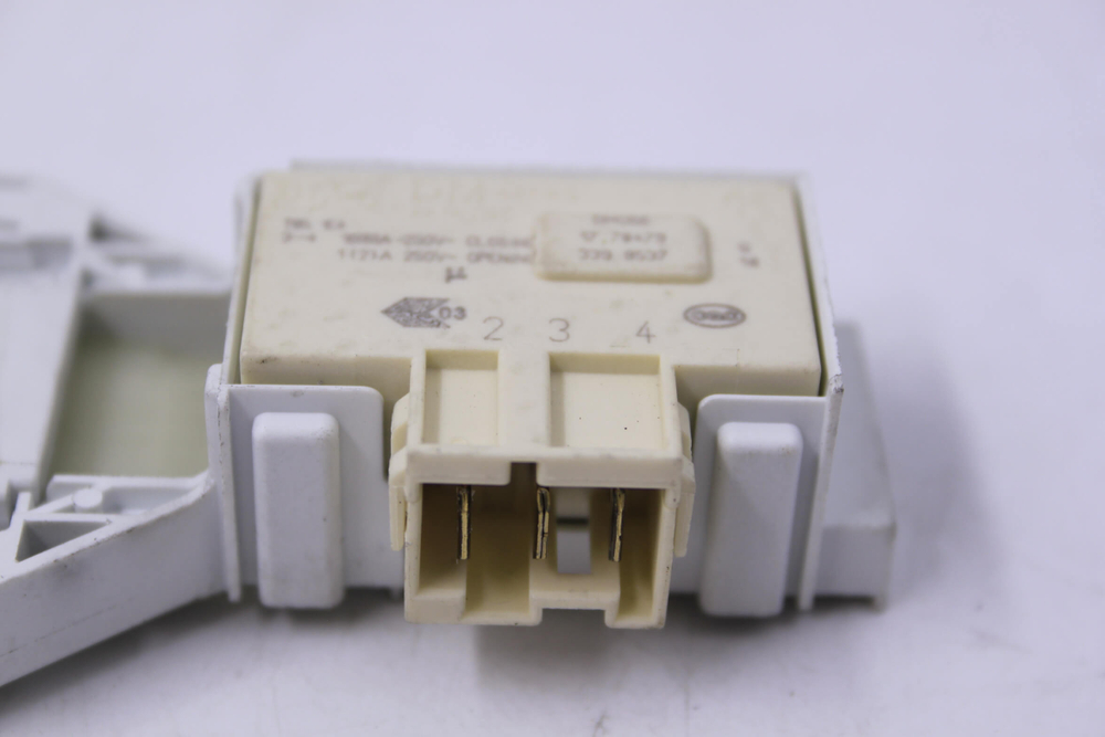 Устройство блокировки люка стиральной машины Indesit ROLD DM Series DM066