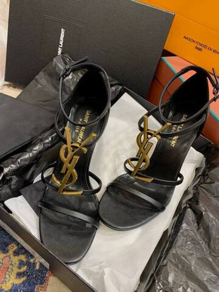 Женские туфли босоножки YSL Cassandra в черном цвете с золотым логотипом