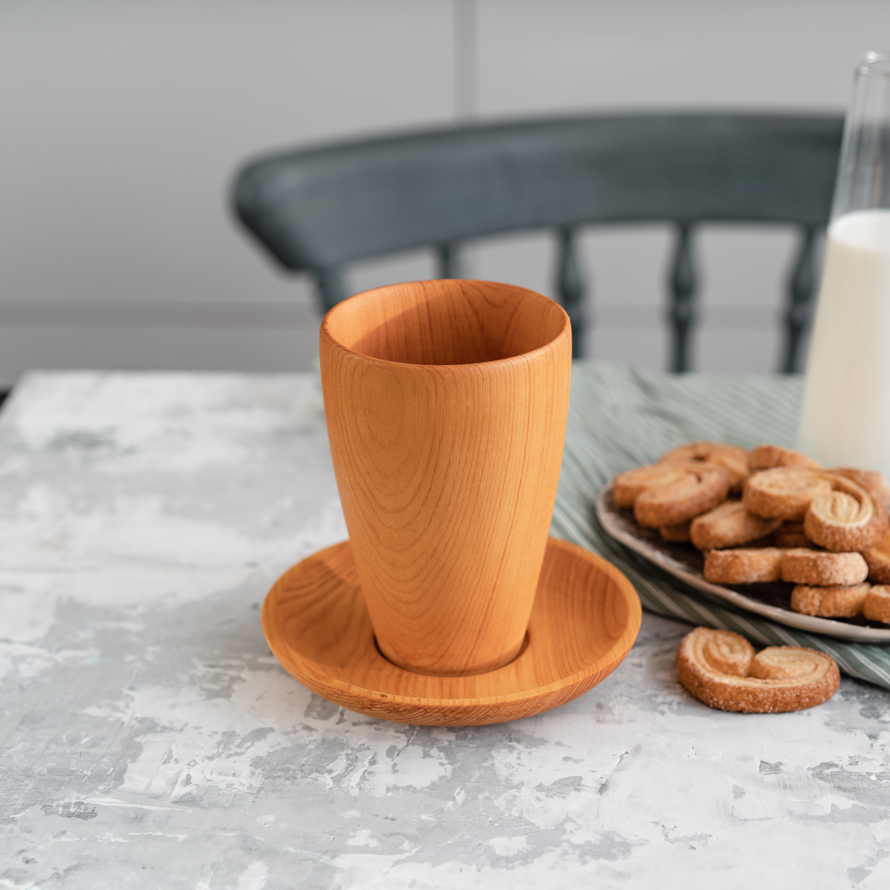 Чайная чашка деревянная c блюдцем из дерева Сибирский кедр NC24