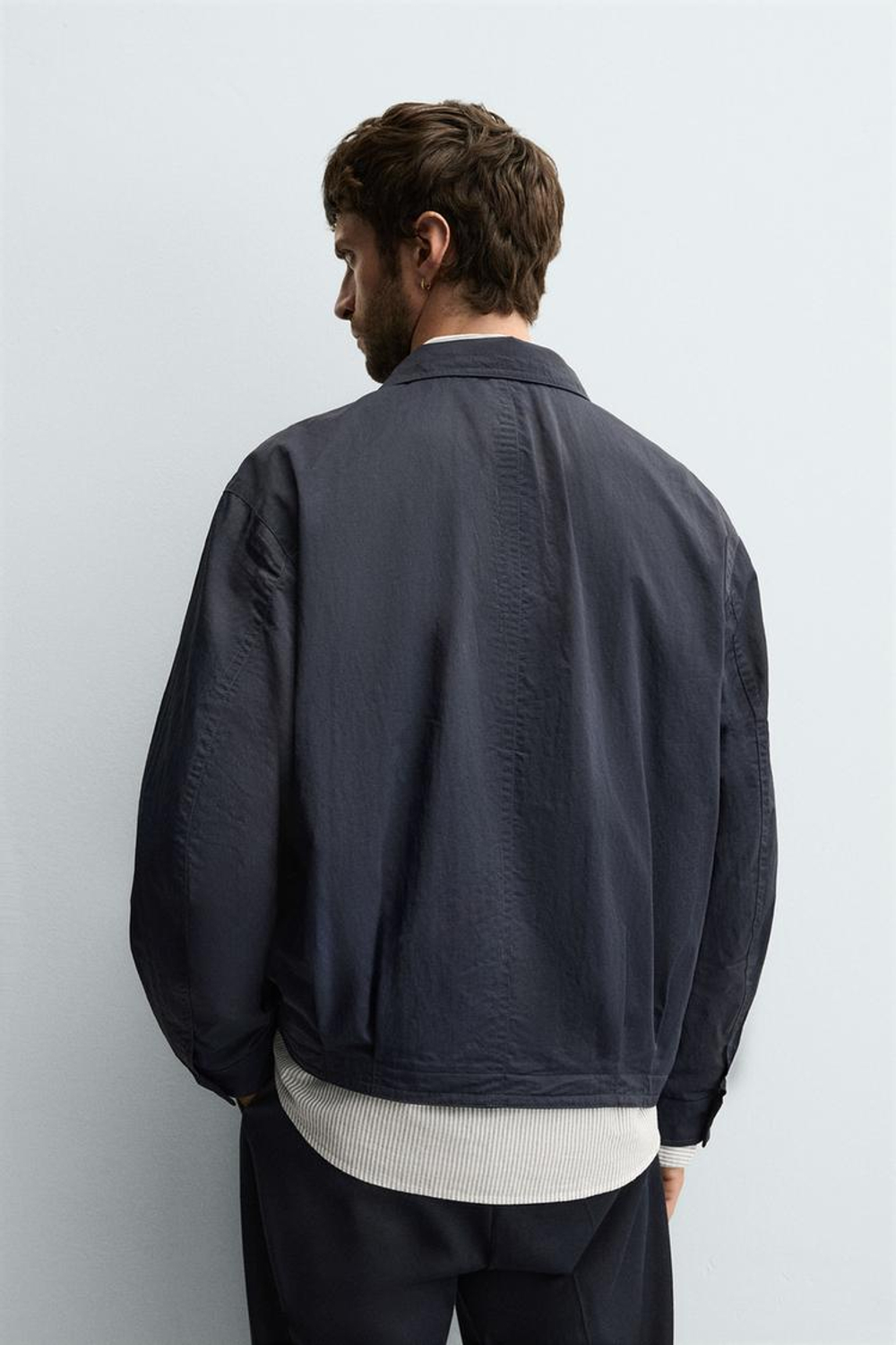 ZARA КУРТКА ИЗ ВЫСОКОТЕХНОЛОГИЧНОЙ ТКАНИ С КОНТРАСТНОЙ ПОДКЛАДКОЙ, МОРСКОЙ СИНИЙ