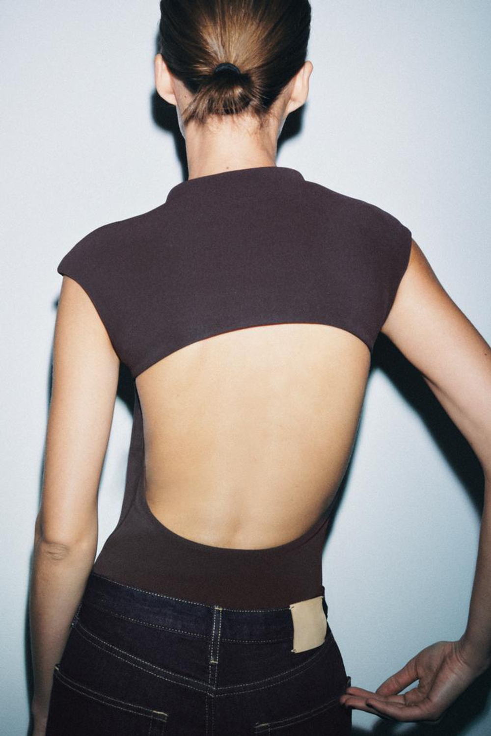 ZARA БОДИ С ВЫРЕЗАМИ ИЗ ЭЛАСТИЧНОЙ ТКАНИ, КОРИЧНЕВЫЙ