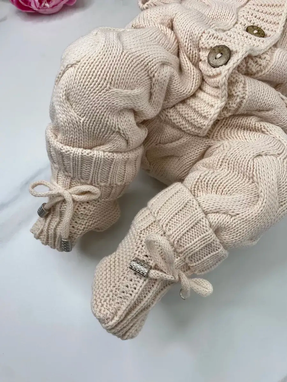 Комплект вязаный новорожденному: комбинезон+шапка+пинетки