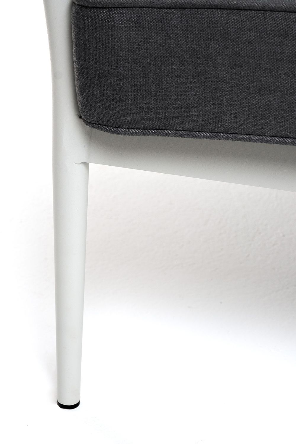 "Касабланка" диван 3-местный плетеный из роупа, каркас алюминий светло-серый (RAL7035) муар, роуп серо-коричневый 23мм, ткань серая 017