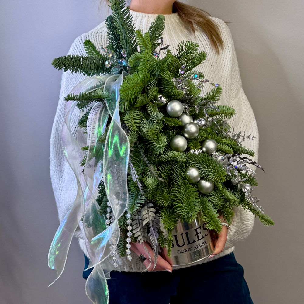 «Иней» композиция из пихты на Новый год и Рождество