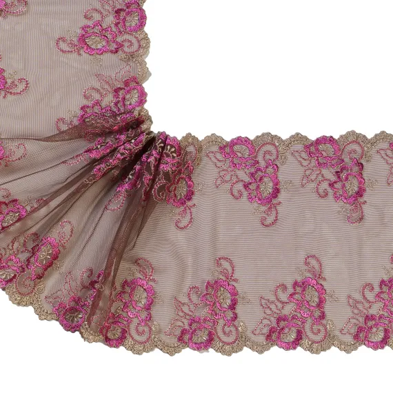 Вышивка на сетке кофе/фуксия 20 см