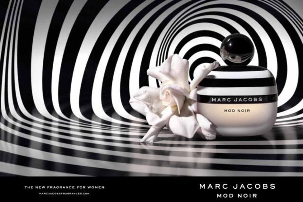 В стиле минимализма  Mod Noir от  Mark  Jacobs