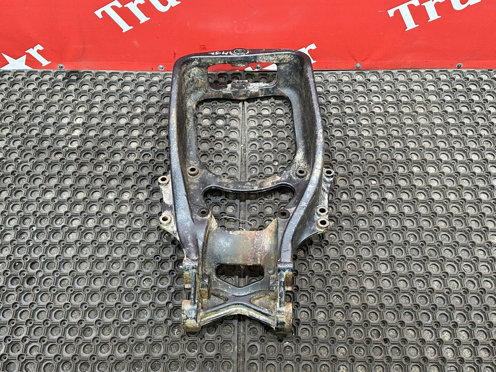 Кронштейн переднего амортизатора правый