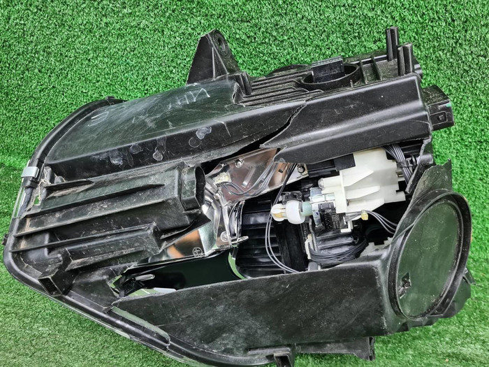 Битая Фара правая Mini Countryman F60 (2016-2020) LED