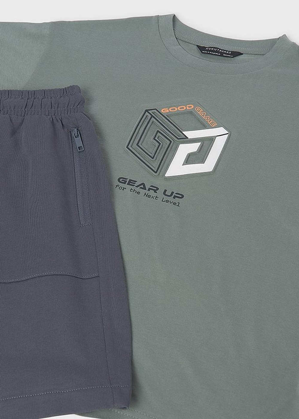 футболка с шортами