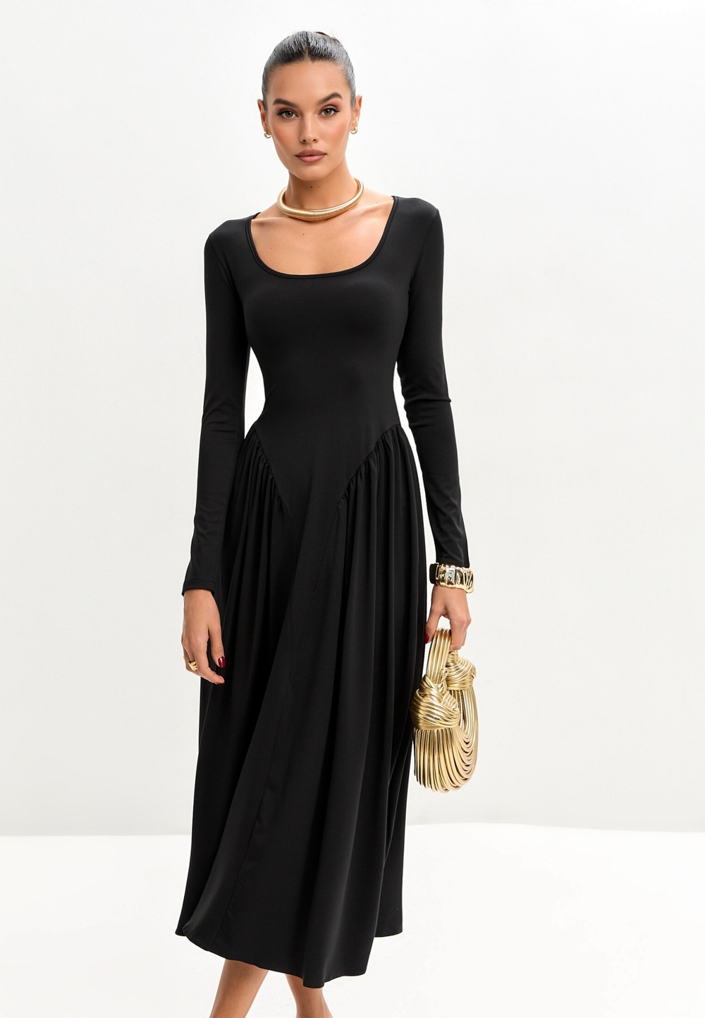 Платье с рукавами и драпировкой