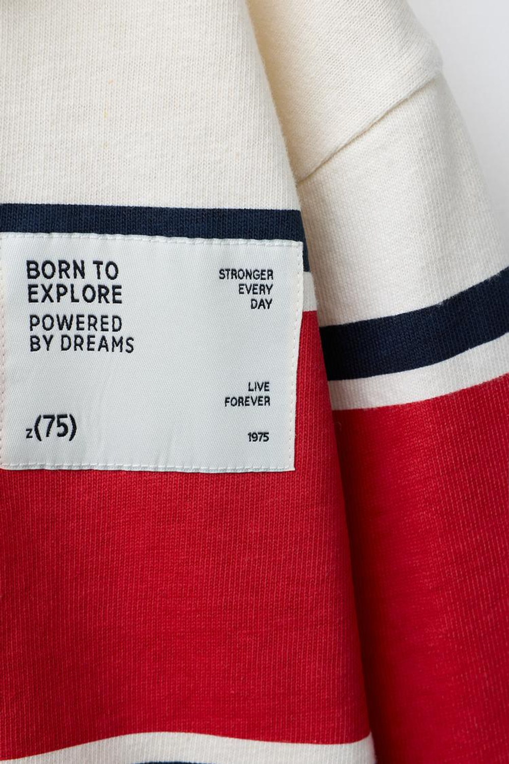 ZARA ПОЛО В ПОЛОСКУ С ЭТИКЕТКОЙ, ЭКРЮ/КРАСНЫЙ