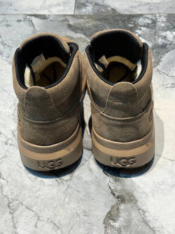 UGG