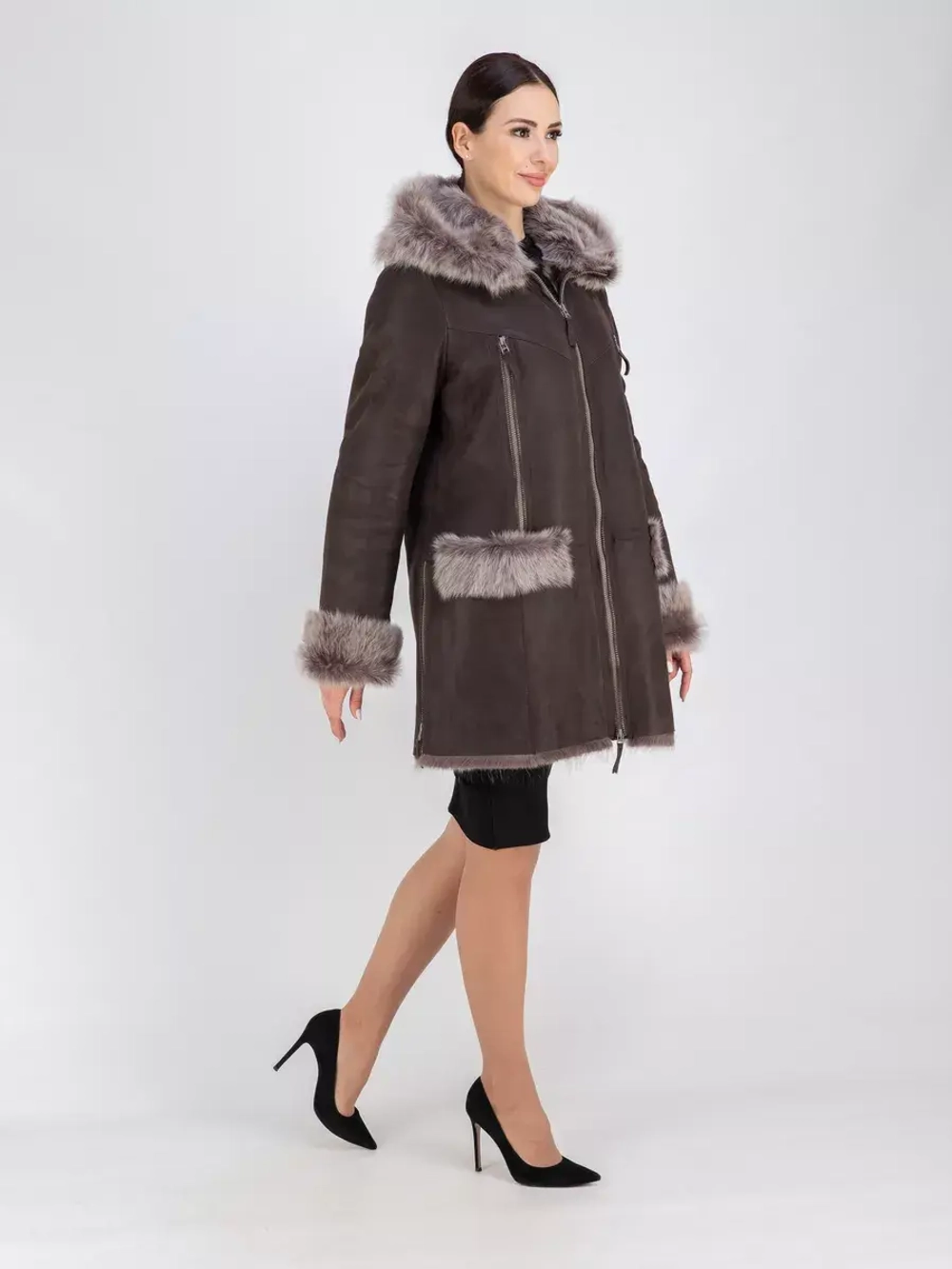 Дубленка натуральная с капюшоном зимняя