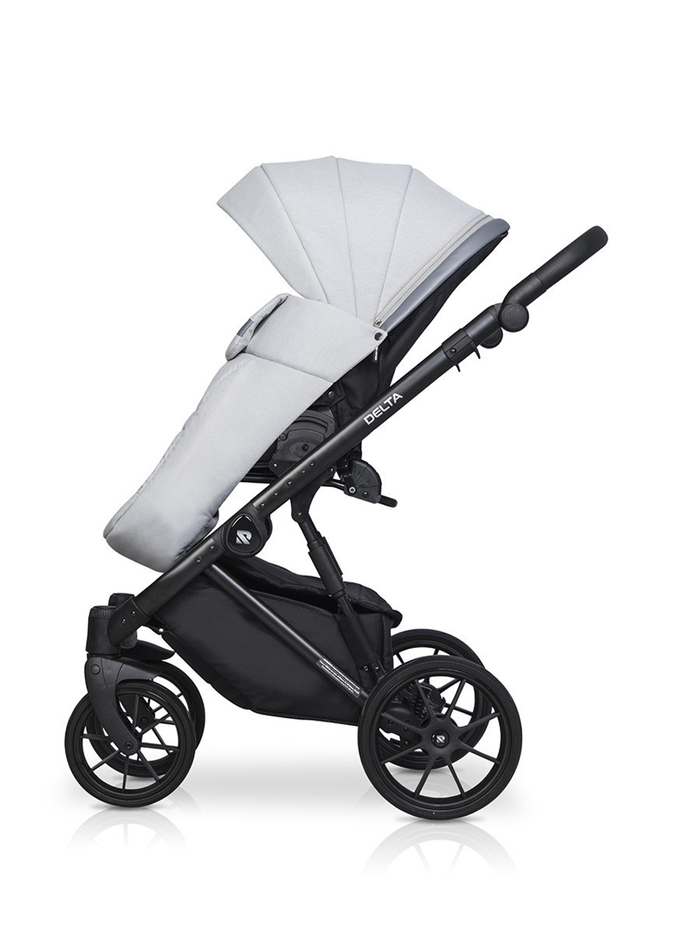 Детская коляска Riko Basic Delta 2 в 1 01 grey fox