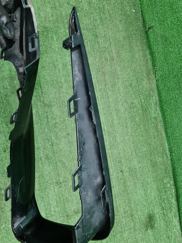 Накладка переднего бампера правая Hongqi HS5 19-нв