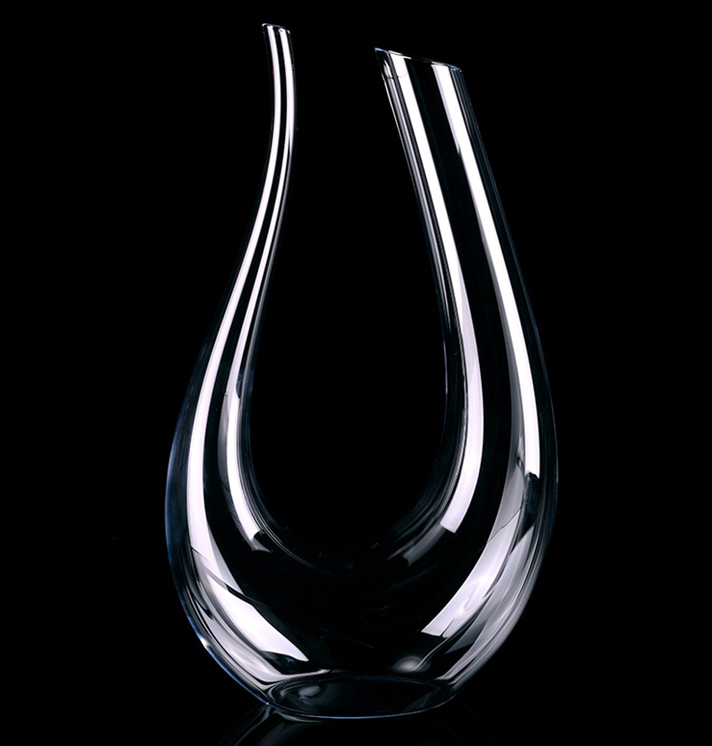 Декантер для вина 1500 мл Riedel Black Tie Amadeo Австрия на черном фоне