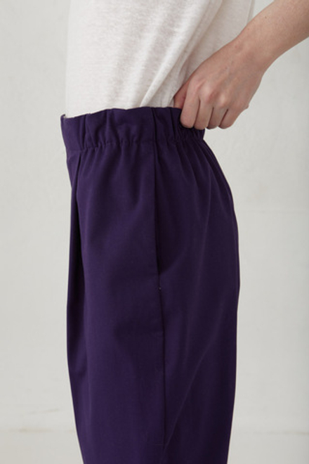 Брюки зауженные из фиолетового хлопка