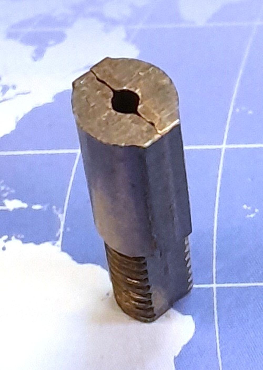 ИЛЕА.757463.001-02 Наконечник конструкционный токопроводящий меднографитовый КТП-ДГР9 М8 Ø2,3*9*09*28,1мм., предназначен для использования в качестве расходной части в ручных сварочных горелках MIG/MAG;