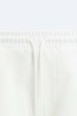 ZARA БАЗОВЫЕ ШОРТЫ-ЧИНОС С ЭФФЕКТОМ ПОТЕРТОСТИ, ЖЕЛТОВАТО-БЕЛЫЙ