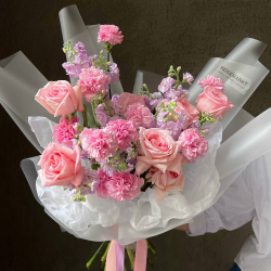 Авторский букет «Мур-Мур» пионовидные розы Пинк О` Хара, маттиола и гвоздика/ Цветы/ букет от RoseMarkt