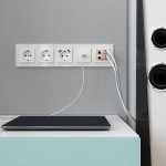 Рамка на 5 постов Favorit (белый,стекло) W0051101