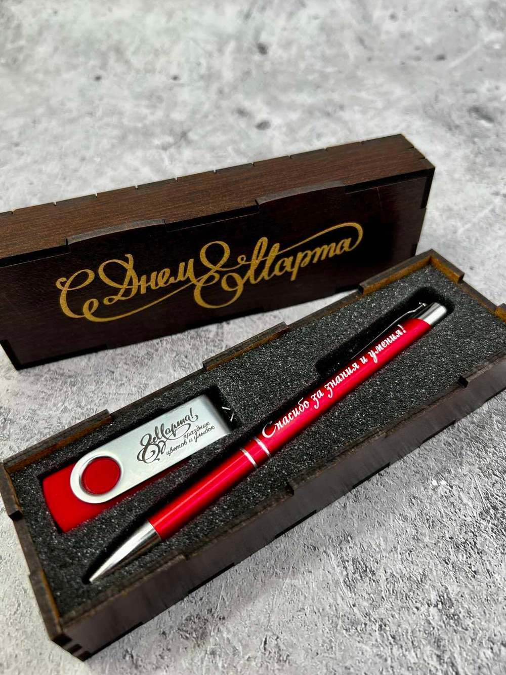 Подарочная ручка флешка 32Gb в красивой коробке