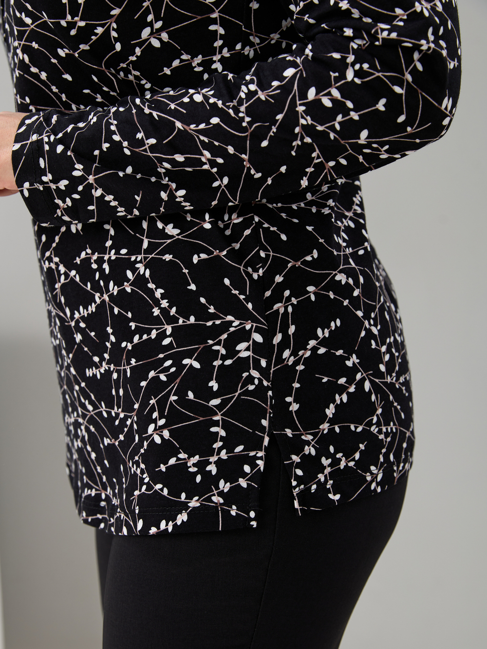 Блузка БЛ-22/черный-веточки