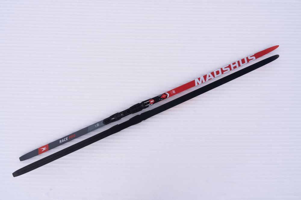 Спортивные лыжи Madshus Race Pro Classic Universal (2024/2025) для классического хода